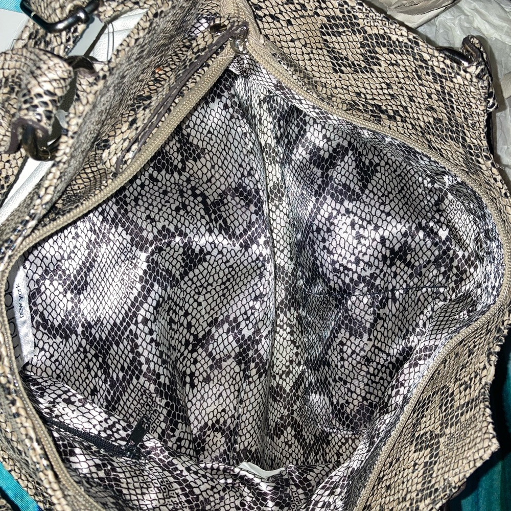 Handbag - Picture 3 of 6